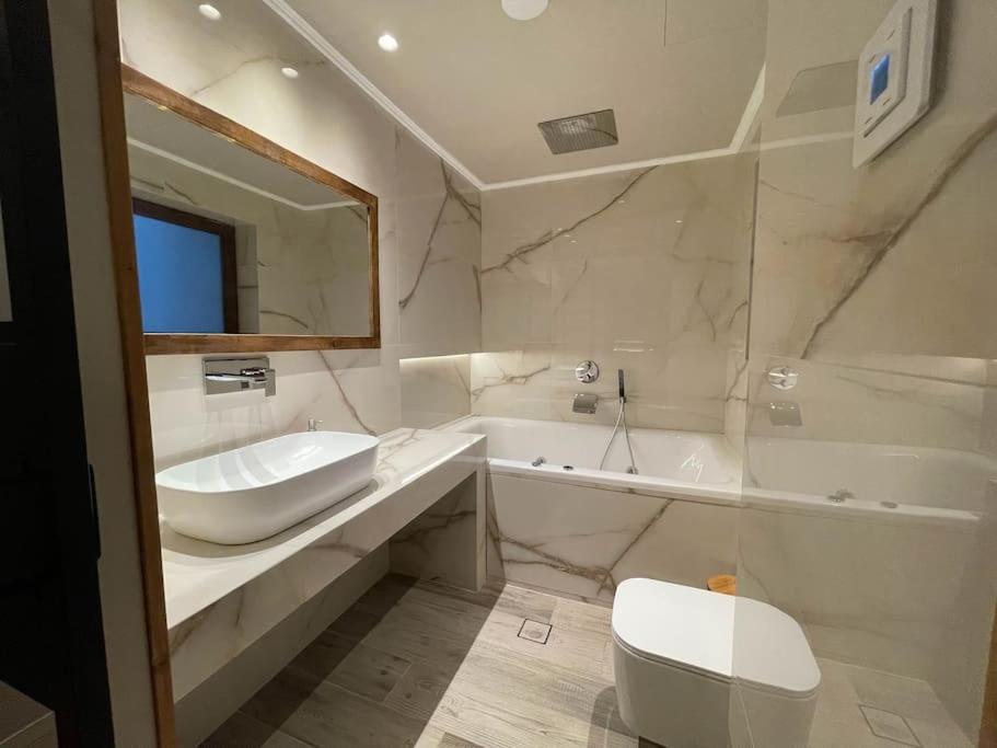 Acropolis Lux Apartment Athens Ngoại thất bức ảnh