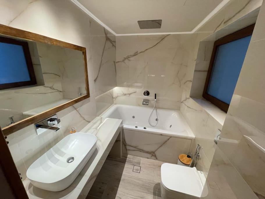 Acropolis Lux Apartment Athens Ngoại thất bức ảnh